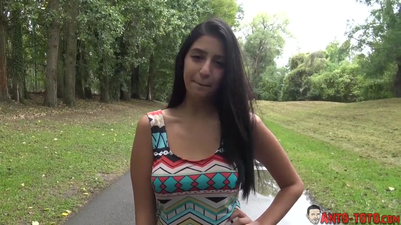 Anna, Young Beurette (18 years old) gets her pussy dilated