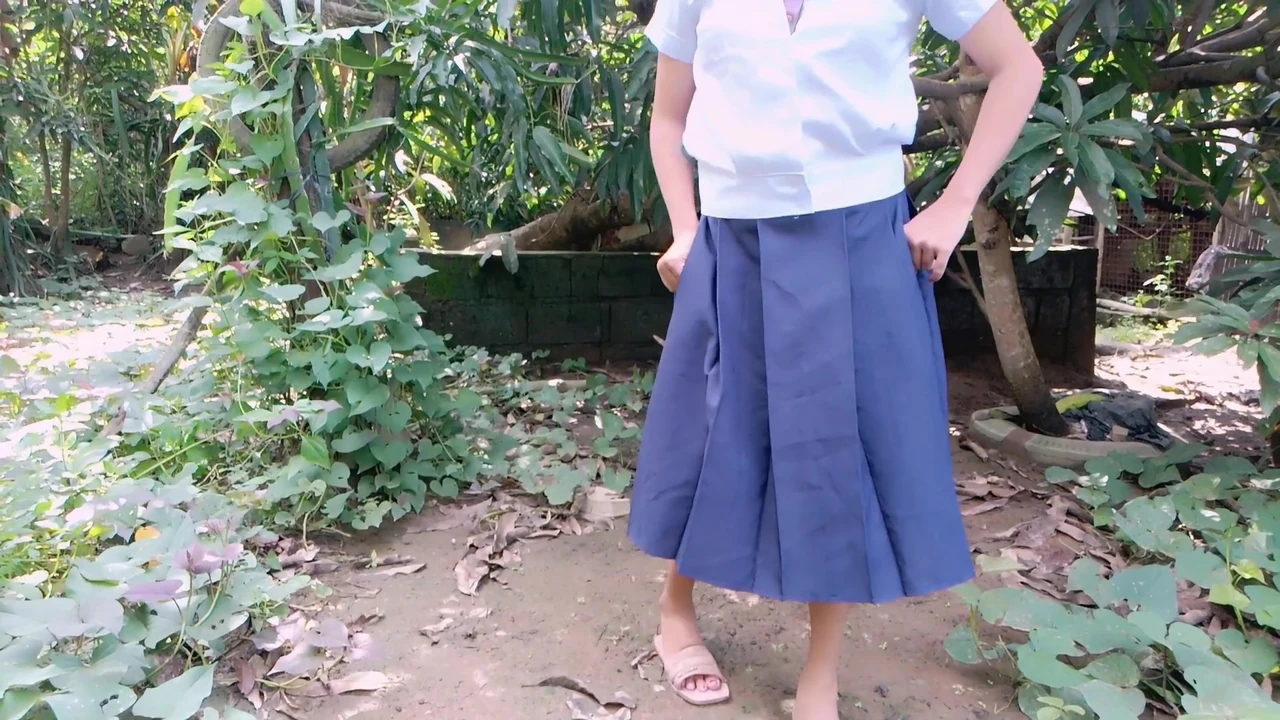 18 YEAR OLD INNOCENT STUDENT LOOSES VIRGINITY OUTDOOR